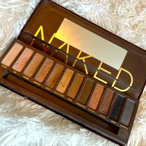 Urban Decay NAKED eyeshadow palette
